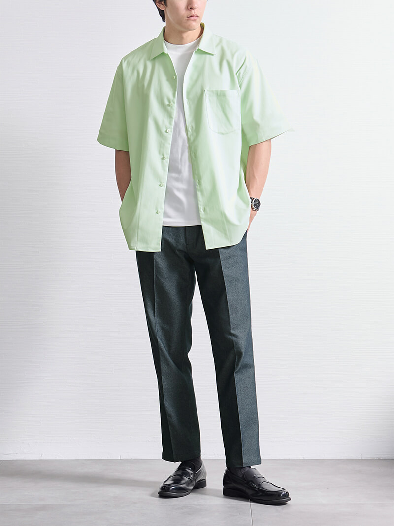 デニムスラックス（インディゴ）／夏のコーディネート例