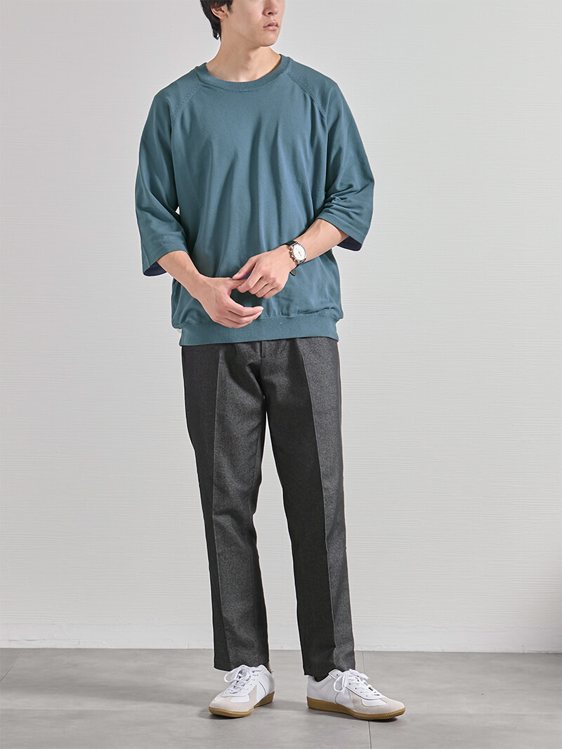 デニムスラックス／春の着こなし例