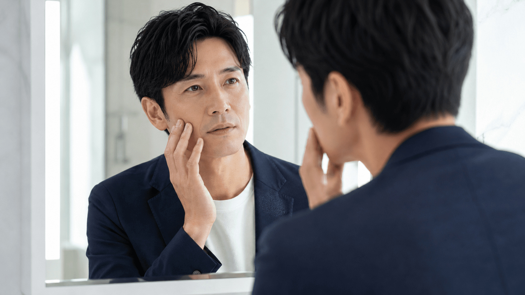 服装は意識しているのに、肌はそのまま──夏の肌のイメージ