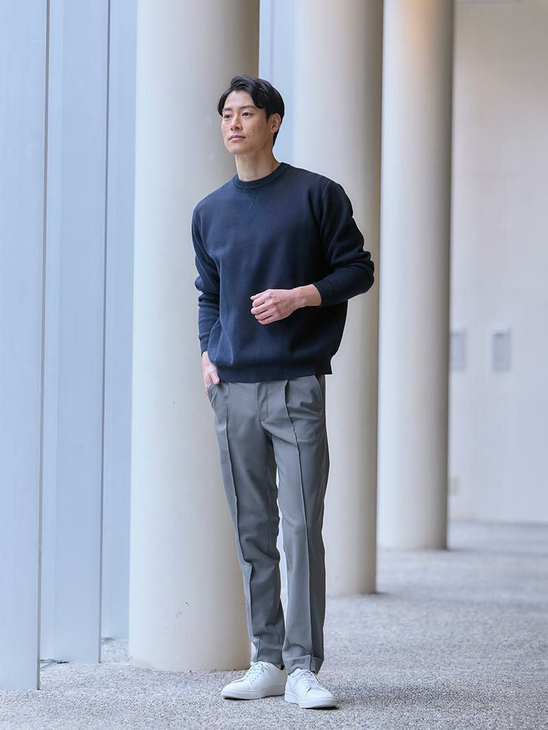 スウェットライクニットのコーデ